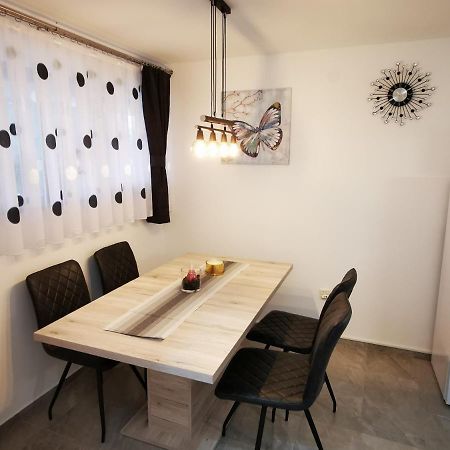 Ema Studio Apartman Karlovac Exterior foto