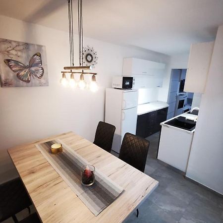Ema Studio Apartman Karlovac Exterior foto