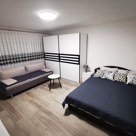 Ema Studio Apartman Karlovac Exterior foto