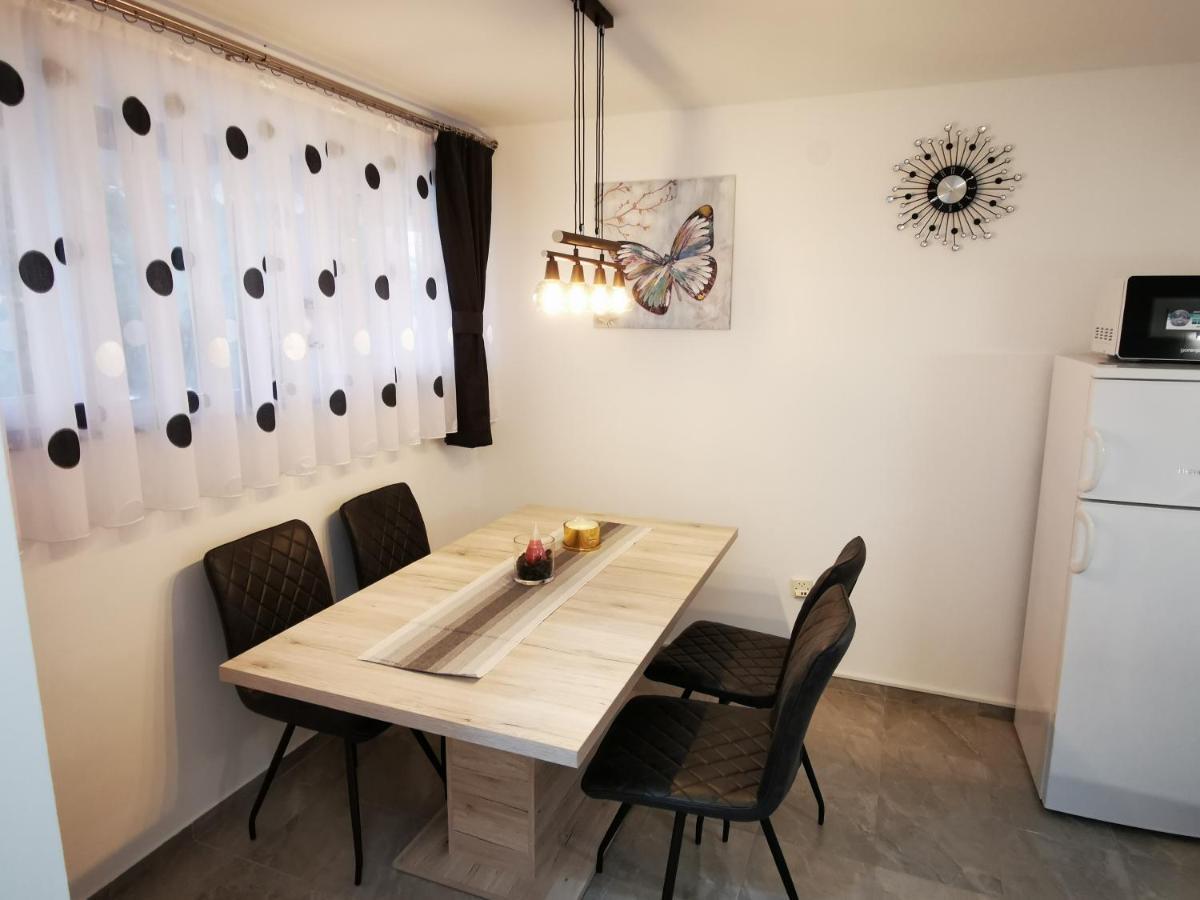 Ema Studio Apartman Karlovac Exterior foto