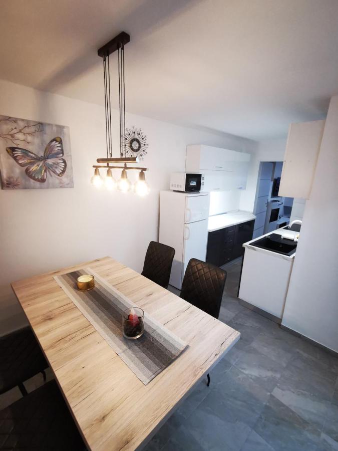 Ema Studio Apartman Karlovac Exterior foto