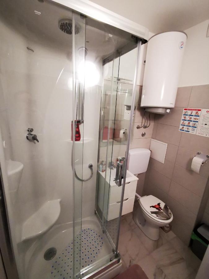 Ema Studio Apartman Karlovac Exterior foto