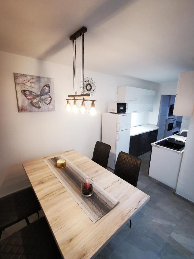 Ema Studio Apartman Karlovac Exterior foto