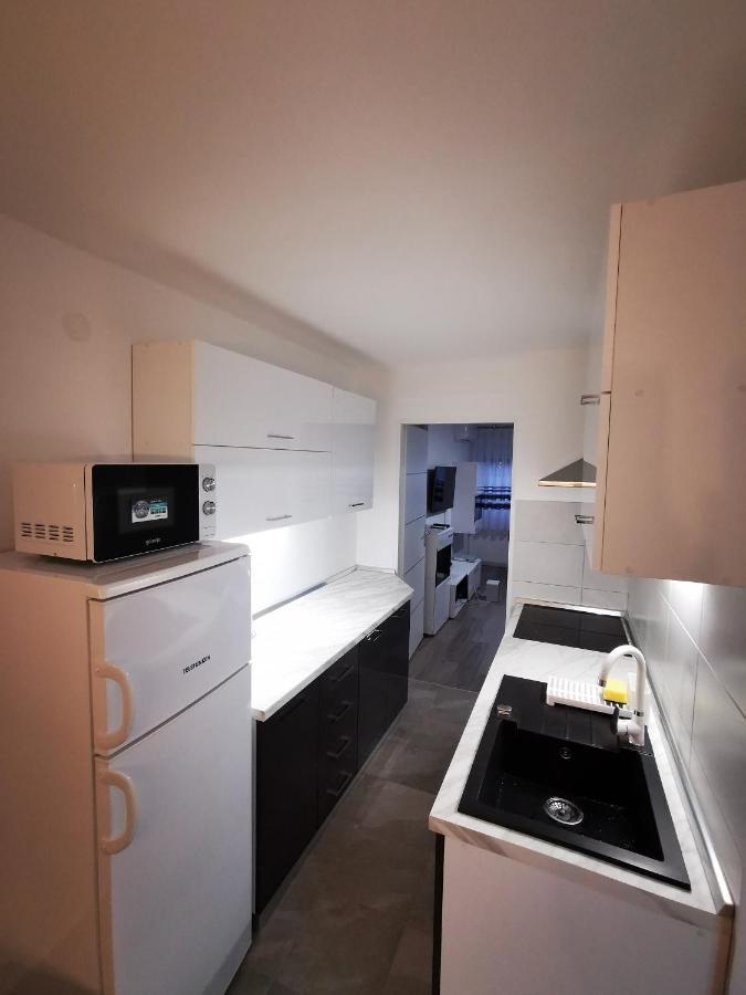 Ema Studio Apartman Karlovac Exterior foto