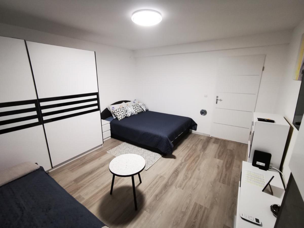 Ema Studio Apartman Karlovac Exterior foto