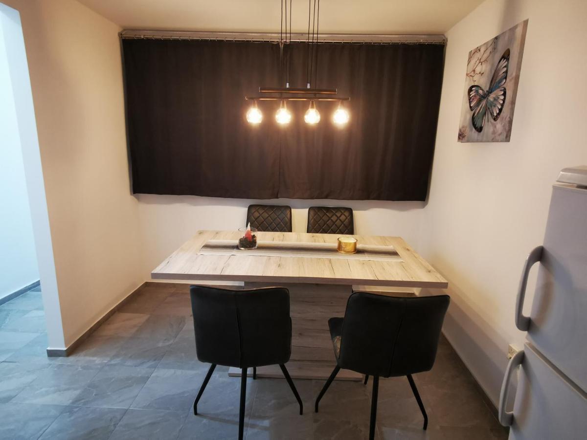 Ema Studio Apartman Karlovac Exterior foto