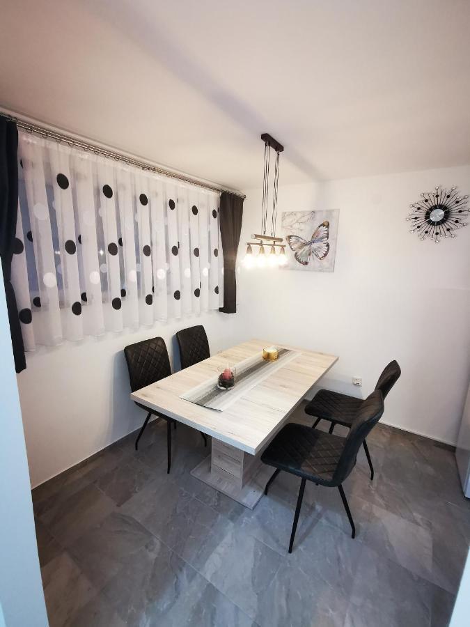 Ema Studio Apartman Karlovac Exterior foto